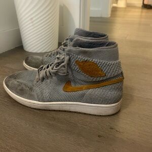 Air Jordan 1 retro high OG flyknit "wolf grey" size
11 Men's.